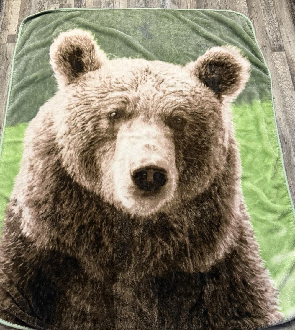 Shavel Bear Design Scent of Spring Northwest Polyester Plush Throw Blanket 78x61